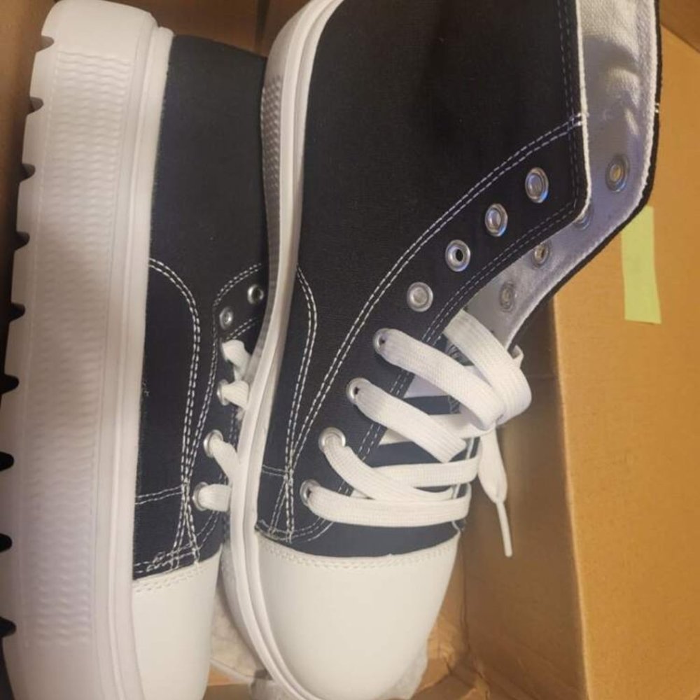 Purchase as gift and she has never worn them - Picture 3 of 3